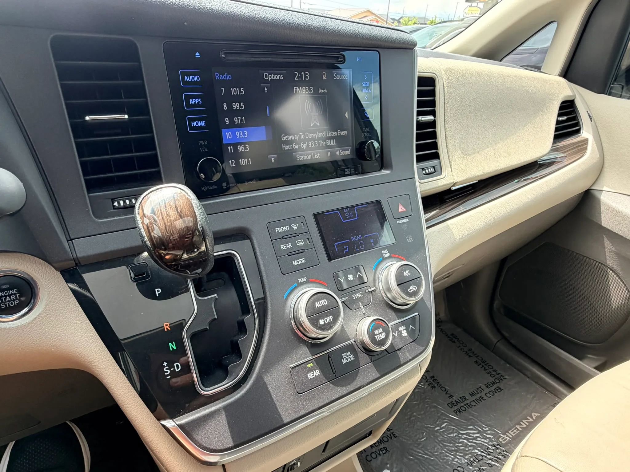 Used 2016 Toyota Sienna XLE Premium FWD image 17
