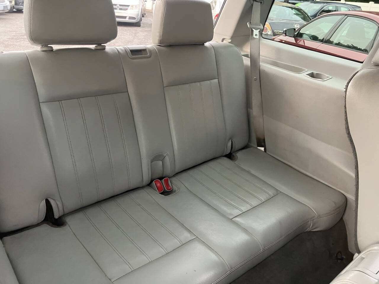 Used 2005 Lincoln Aviator AWD image 30