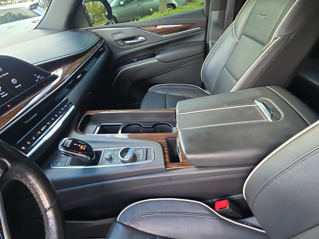 Used 2021 Cadillac Escalade Premium Luxury AWD/4WD image 21