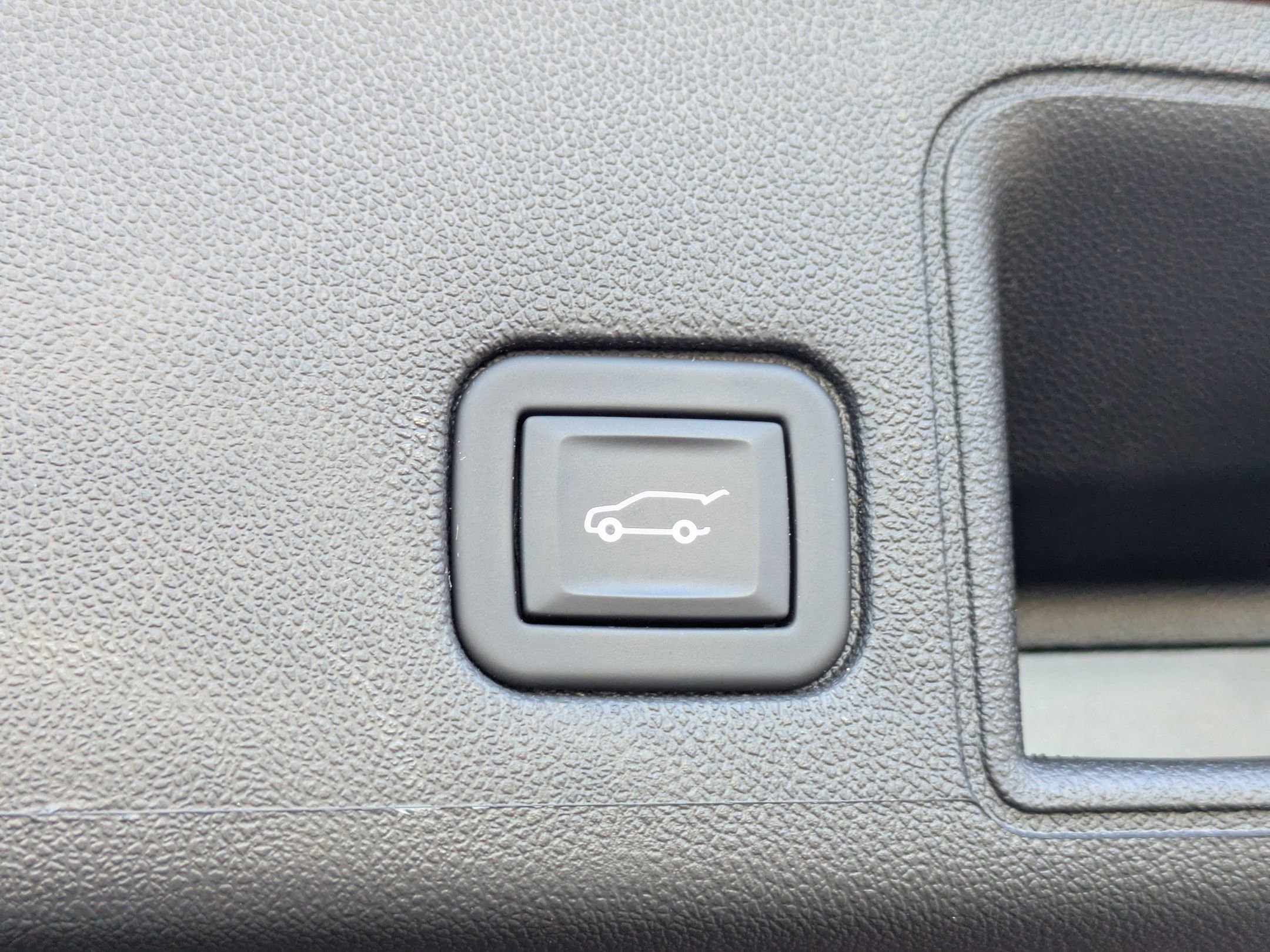 Used 2023 GMC Terrain SLE w/ Driver Convenience Package image 31