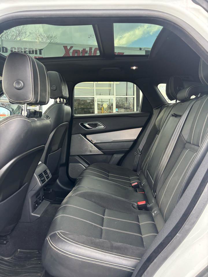 Used 2019 Land Rover Range Rover Velar R-Dynamic SE AWD/4WD image 14