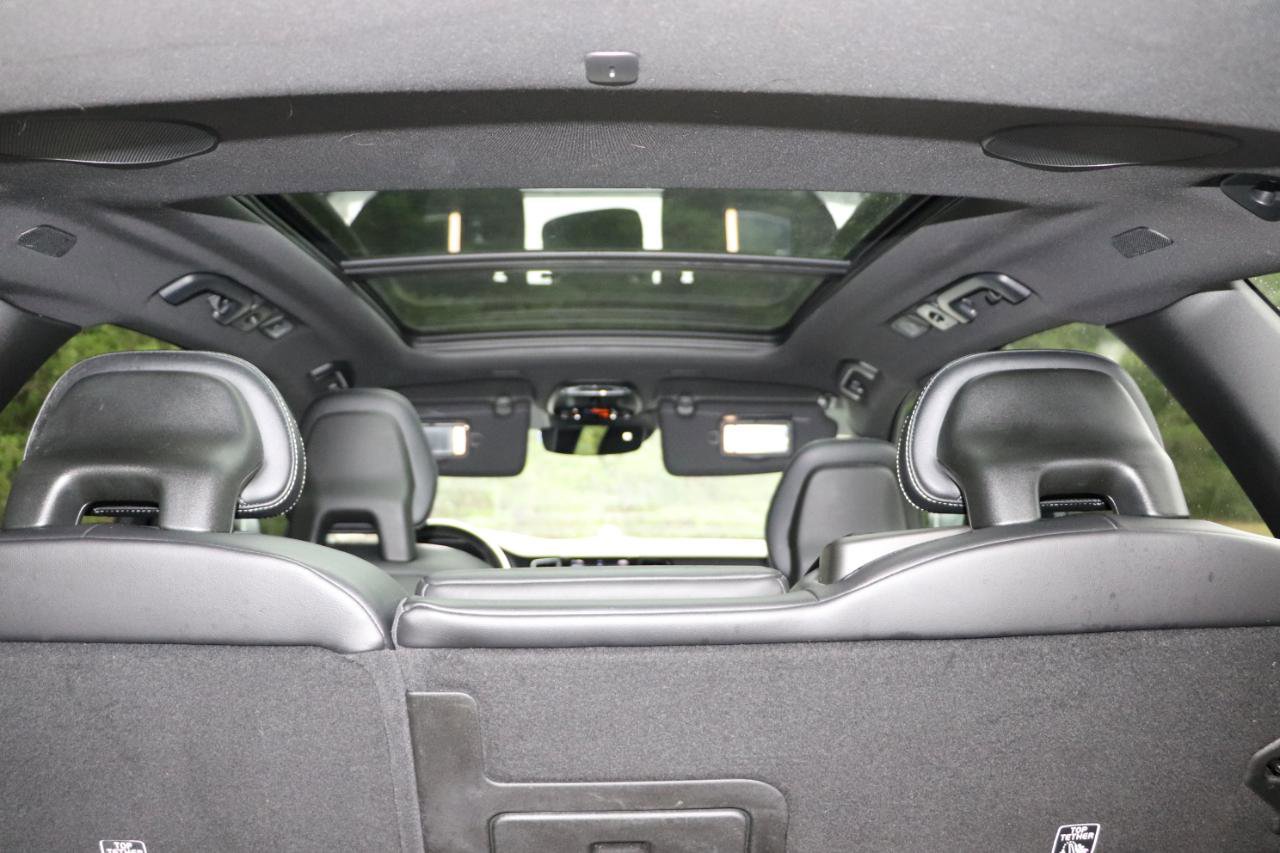 Used 2018 Volvo XC60 T8 R-Design w/ Convenience Package image 8
