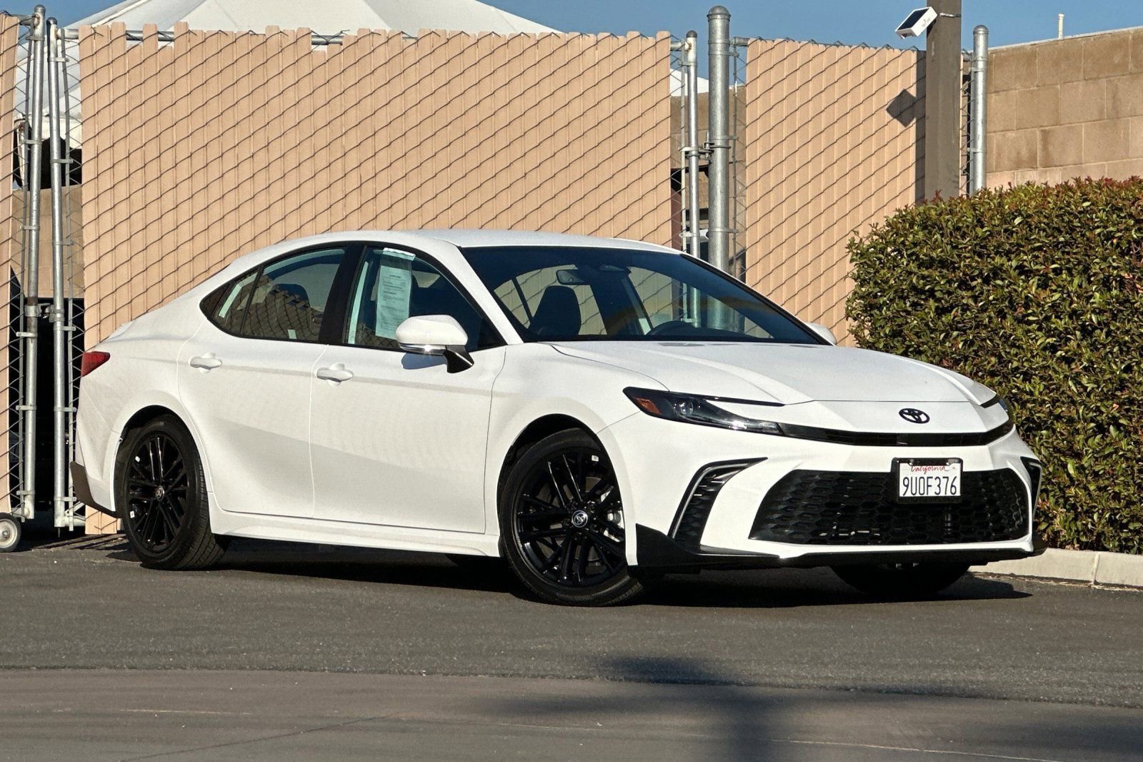 Used 2025 Toyota Camry SE image 2