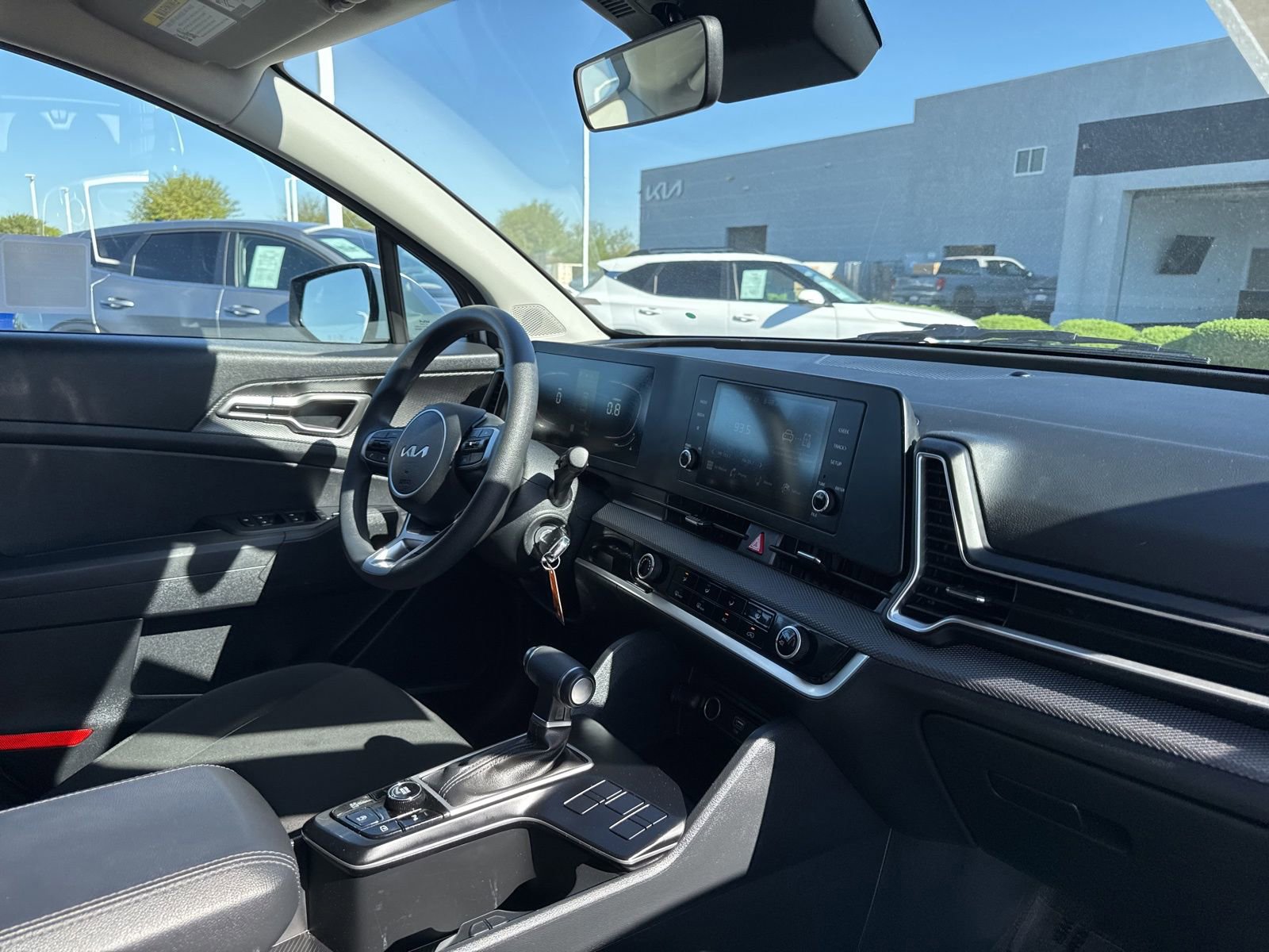 Used 2025 Kia Sportage LX image 24