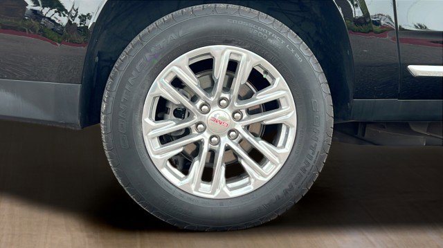 Used 2023 GMC Yukon XL SLT w/ SLT Luxury Package image 5