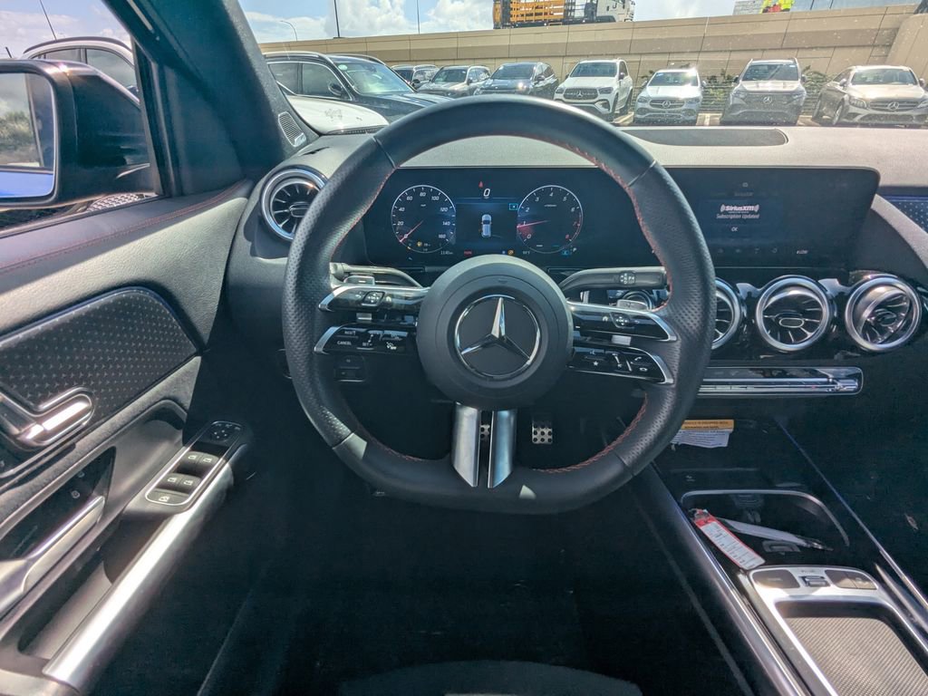 Used 2025 Mercedes-Benz GLA 250 4MATIC image 3