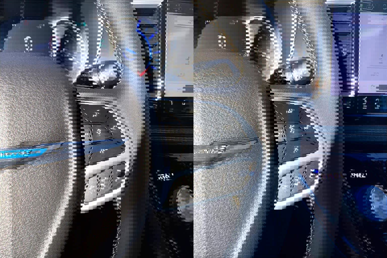 Used 2025 Chrysler Pacifica Select image 25