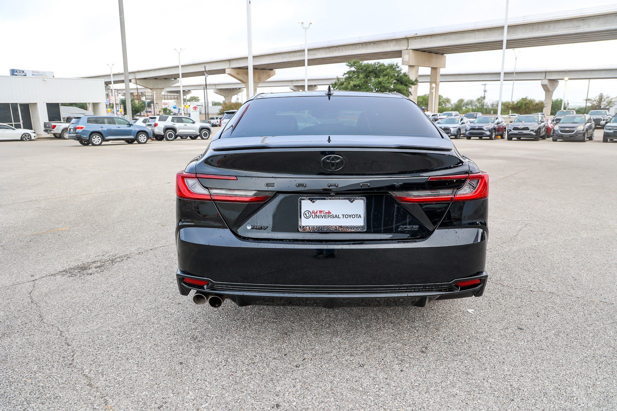 Used 2025 Toyota Camry XSE FWD image 8