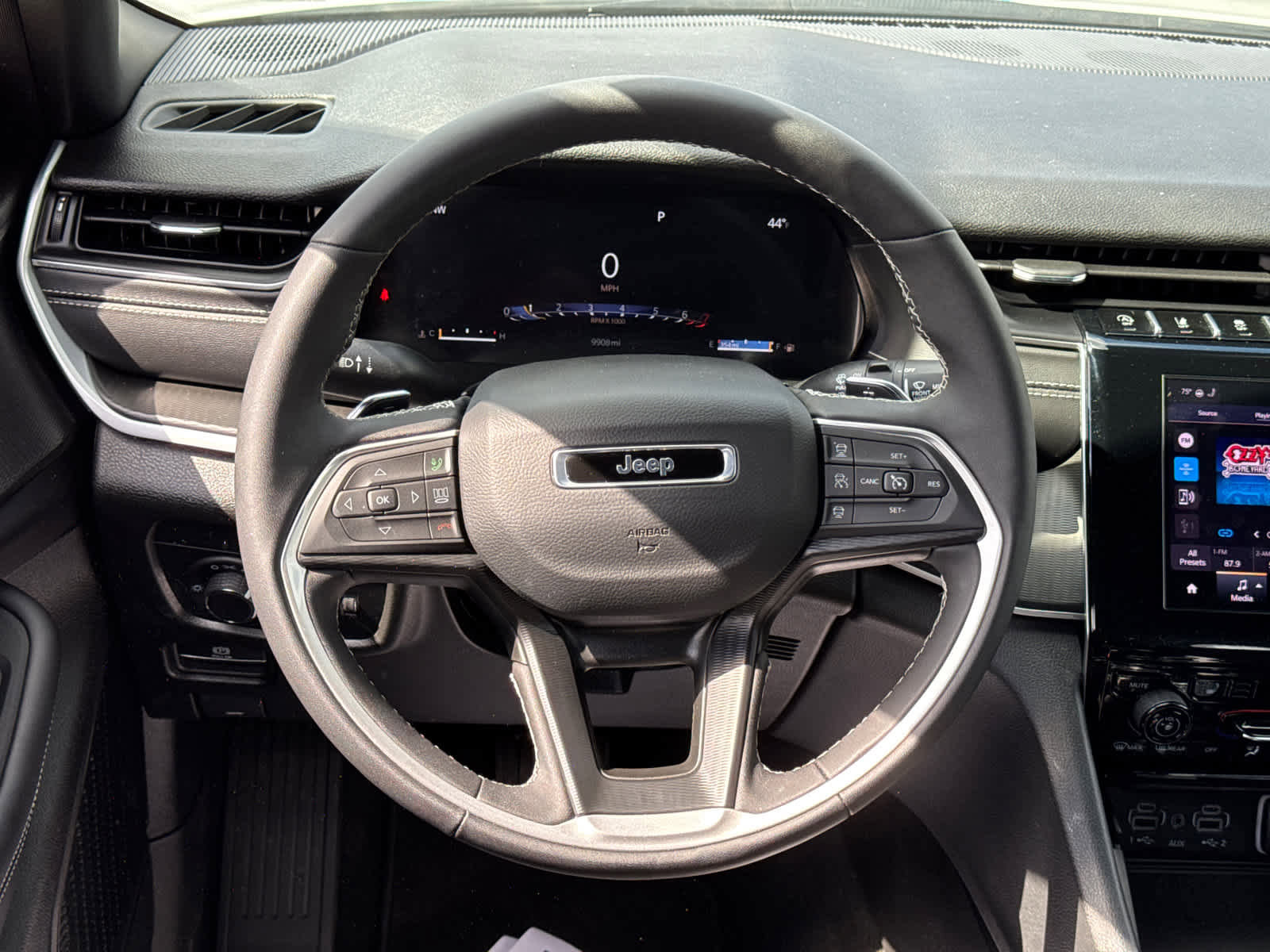 Used 2025 Jeep Grand Cherokee Altitude AWD/4WD image 17