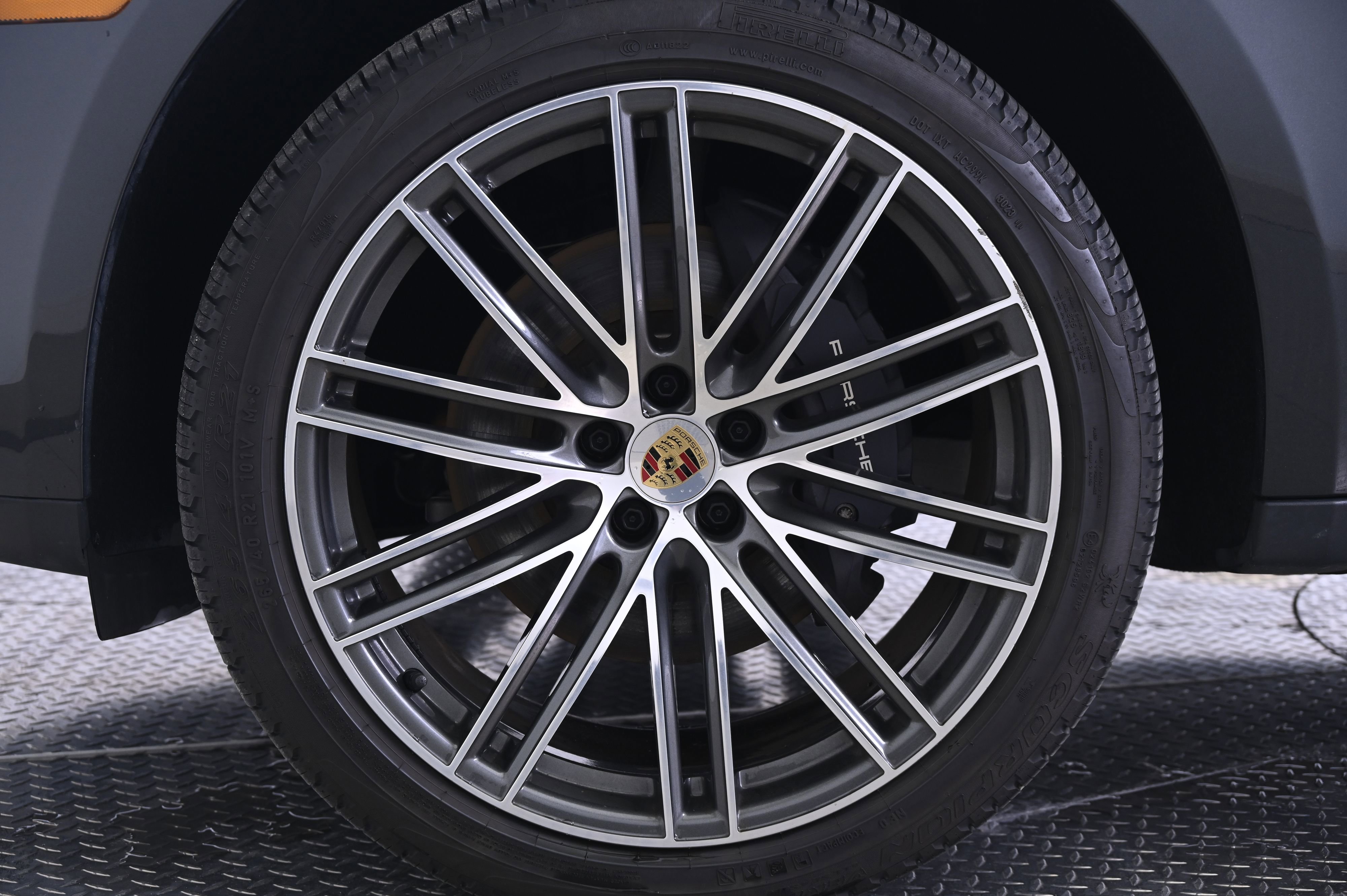 Certified 2024 Porsche Macan image 11