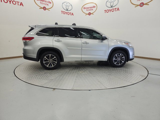 Used 2018 Toyota Highlander XLE FWD image 3