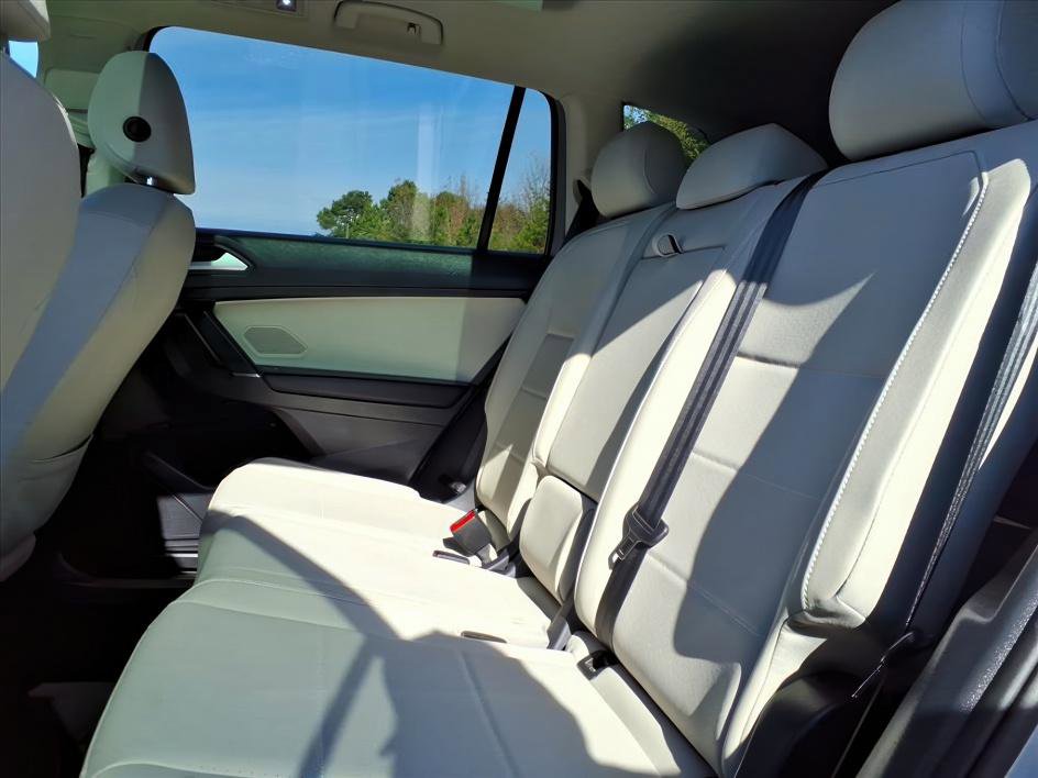 Used 2020 Volkswagen Tiguan SEL image 12