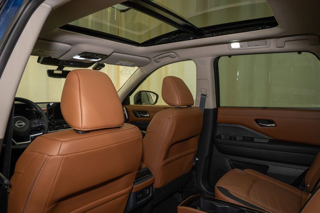 Certified 2025 Nissan Pathfinder Platinum image 11