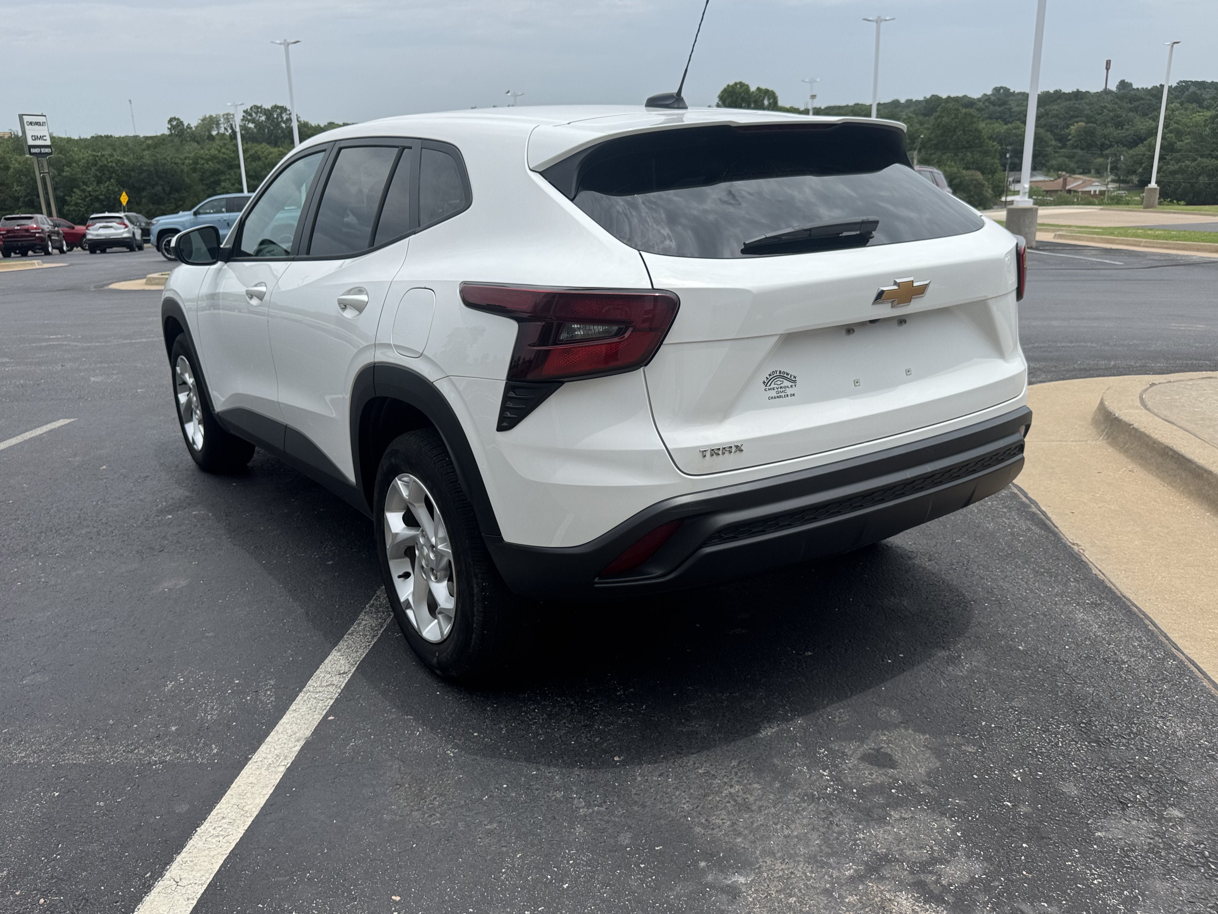 Used 2024 Chevrolet Trax LS w/ LS Convenience Package FWD image 3