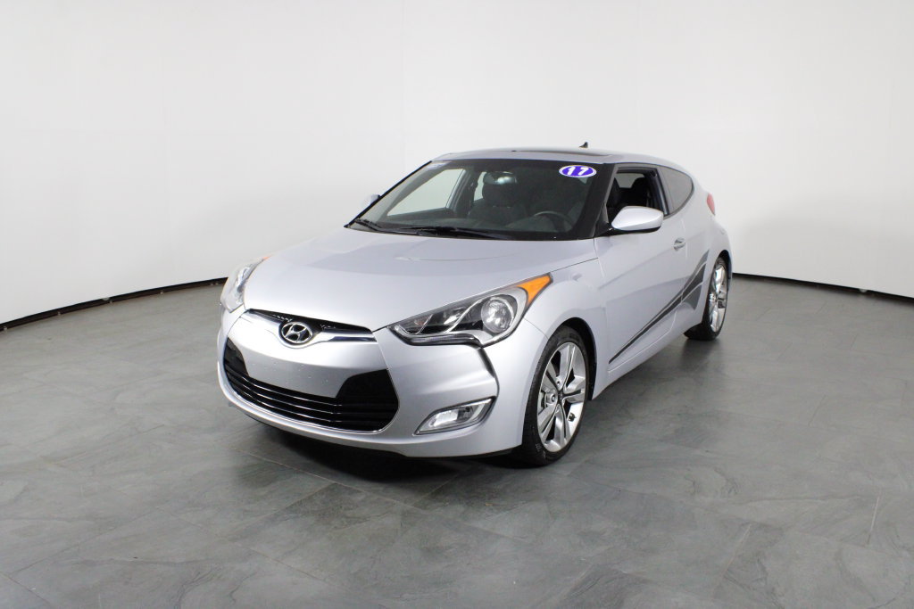 Used 2017 Hyundai Veloster Value Edition w/ Graphic Package (Lower Body) FWD image 2