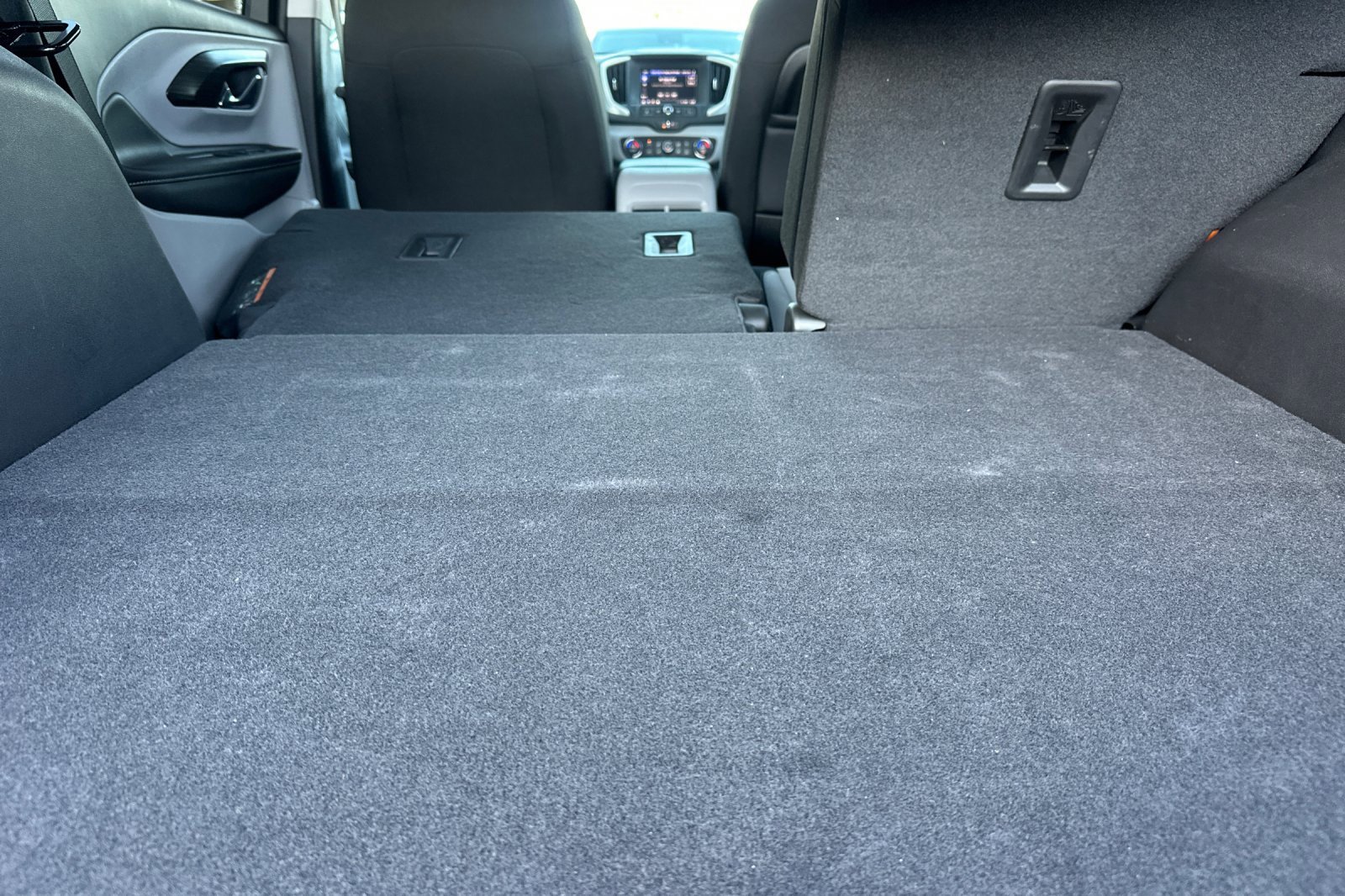 Used 2023 GMC Terrain SLE w/ Driver Convenience Package image 18