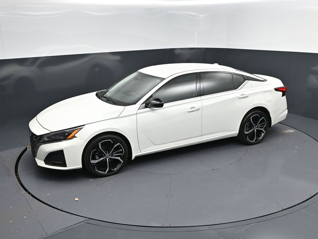 Used 2024 Nissan Altima 2.5 SR image 32