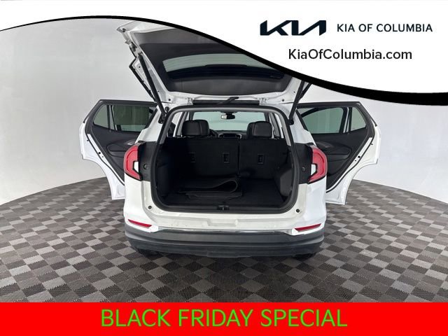 Used 2024 GMC Terrain SLT image 15