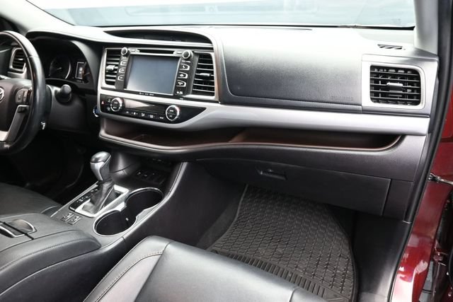 Used 2019 Toyota Highlander XLE FWD image 33