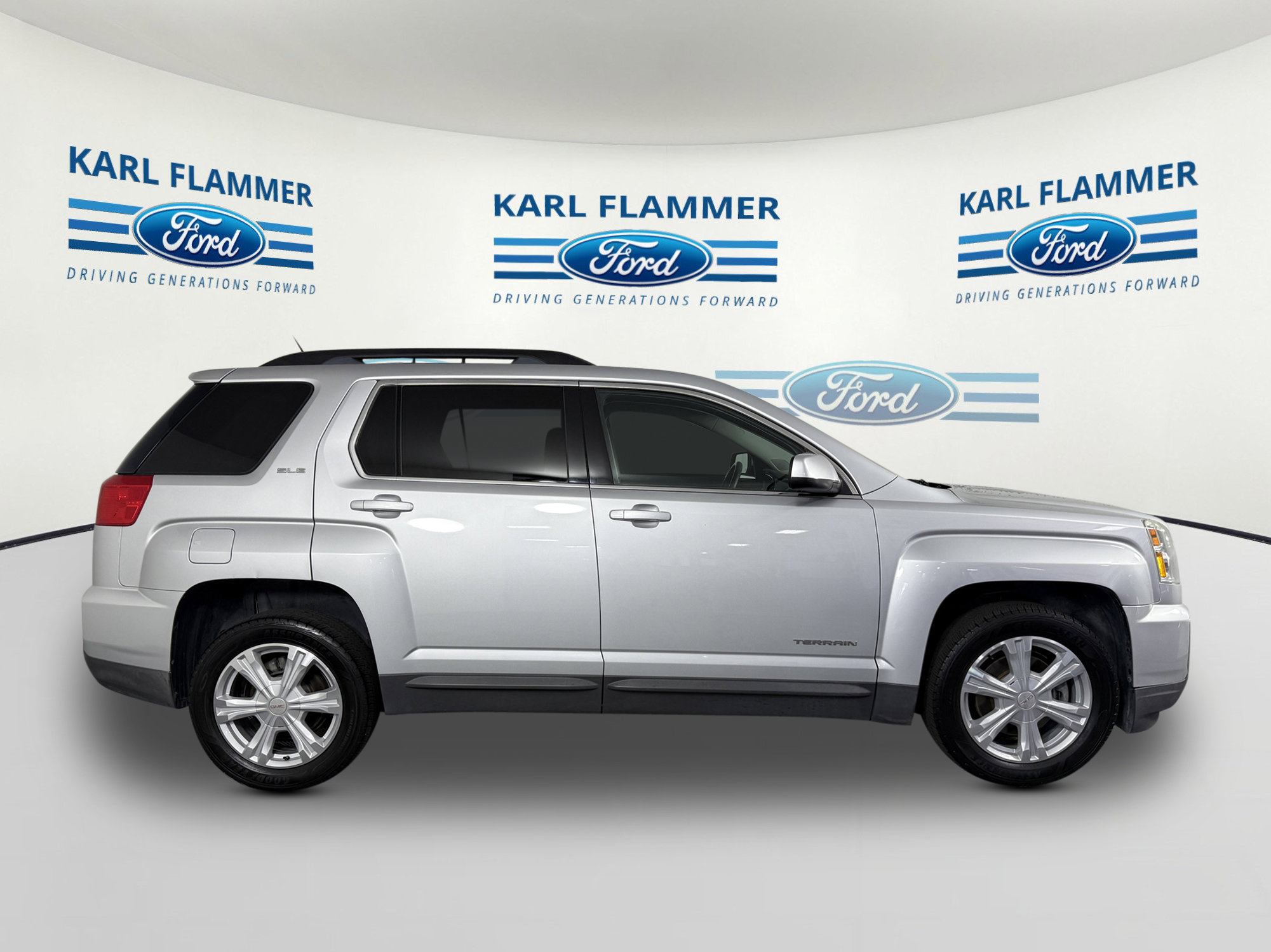 Used 2017 GMC Terrain SLE w/ Technology Package image 2