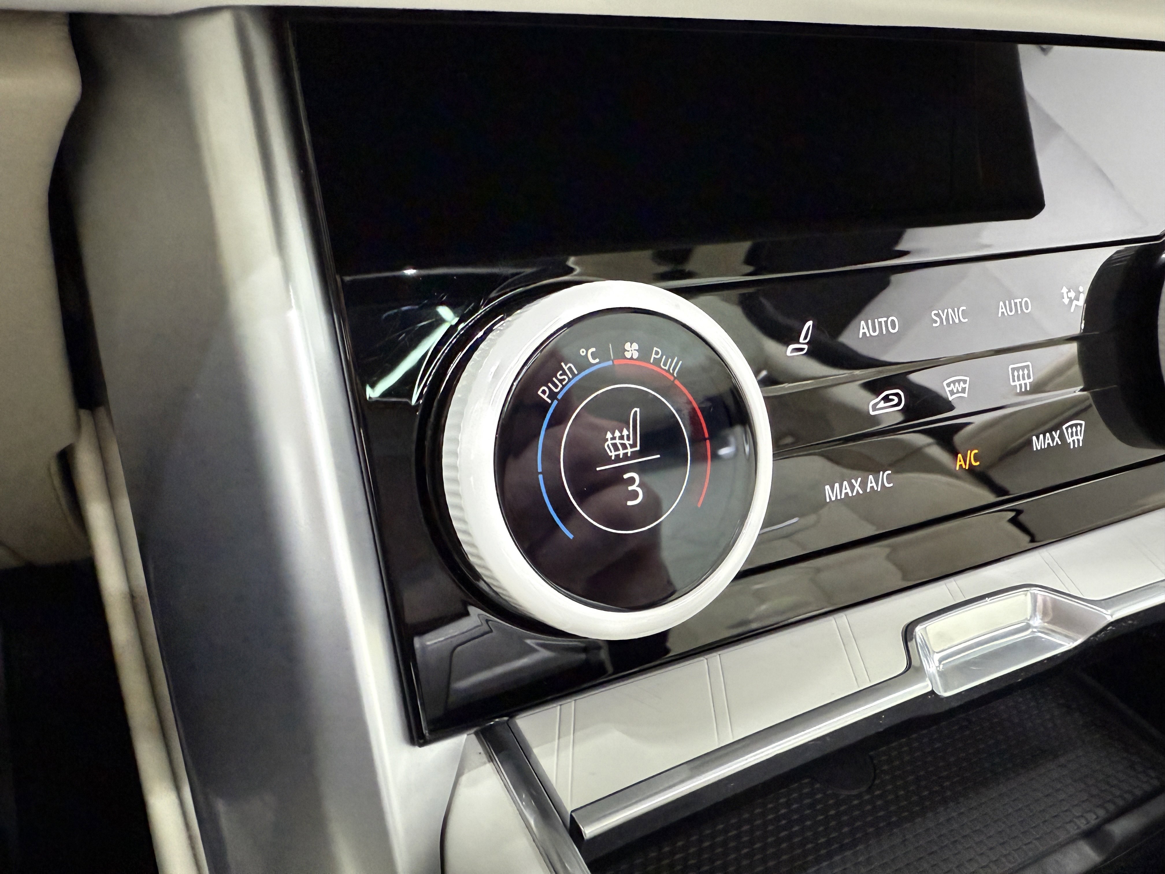 Used 2023 Land Rover Range Rover SV image 27