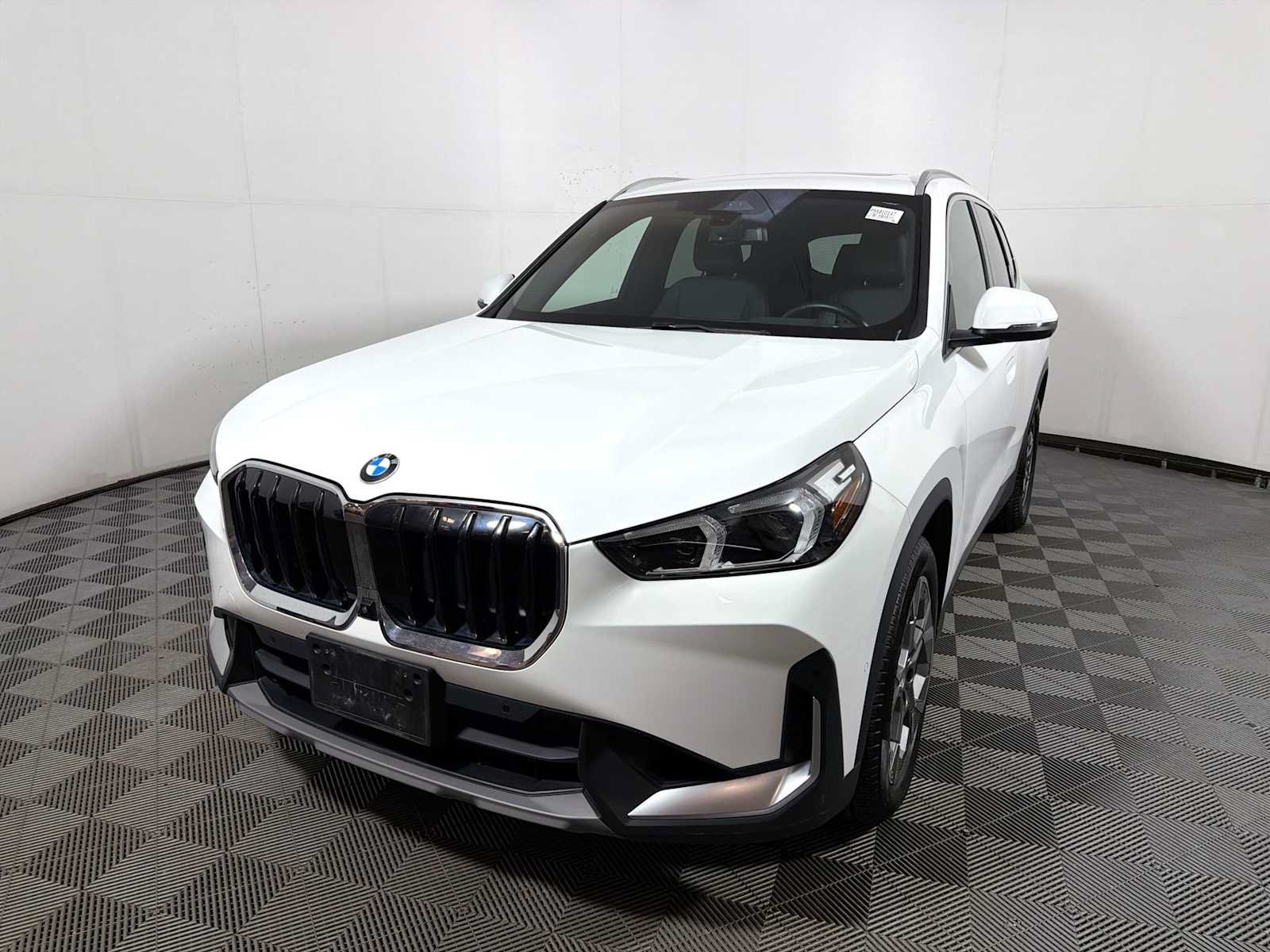 Used 2023 BMW X1 xDrive28i w/ Premium Package AWD/4WD image 3