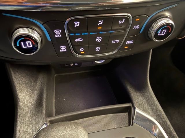 Used 2021 Chevrolet Traverse LT image 22