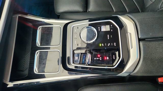 Used 2024 BMW 740i xDrive w/ Premium Package image 56