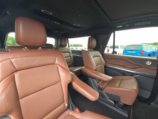 Used 2025 Lincoln Navigator L Reserve AWD/4WD image 19
