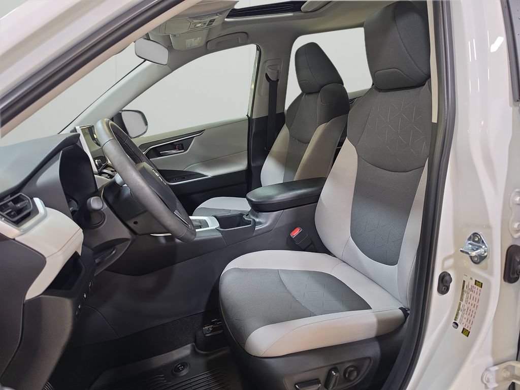 Used 2025 Toyota RAV4 XLE w/ Convenience Package AWD/4WD image 9
