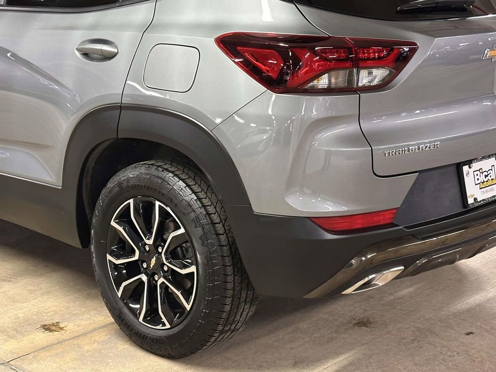 Used 2023 Chevrolet TrailBlazer ACTIV image 11