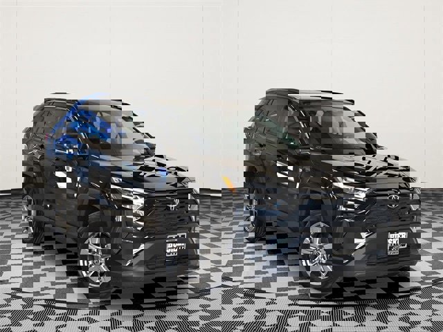 Used 2025 Toyota RAV4 XLE image 1