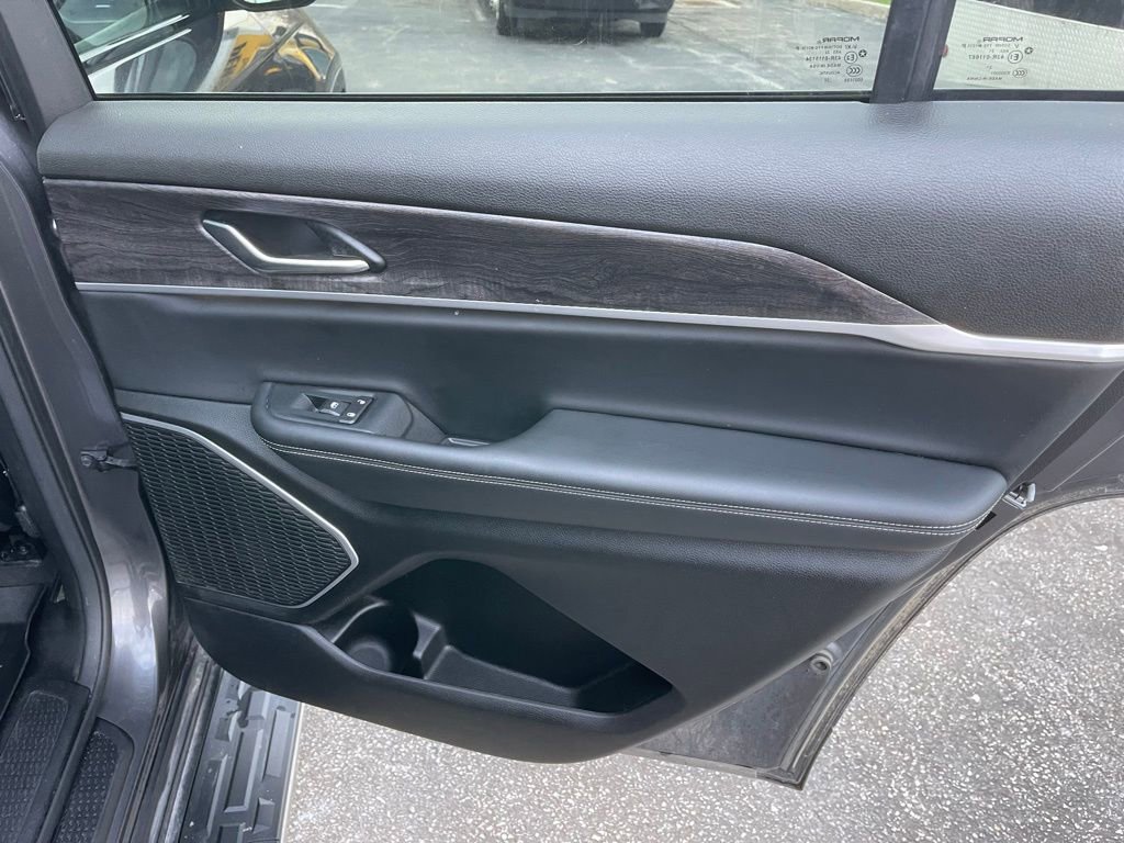 Used 2022 Jeep Grand Cherokee L Limited image 24