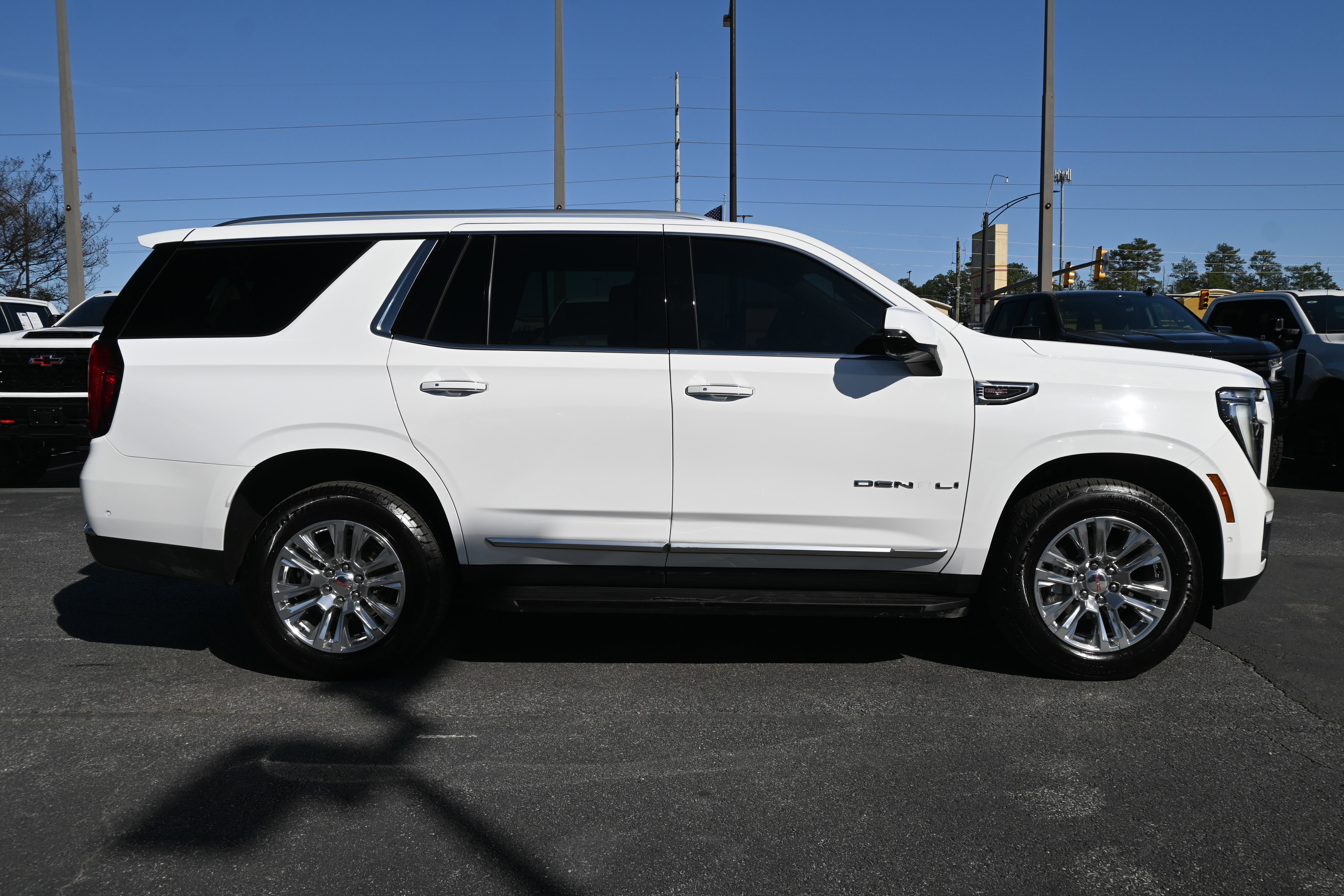 Used 2025 GMC Yukon Denali AWD/4WD image 11