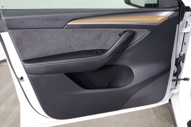 Used 2023 Tesla Model Y 2WD image 17