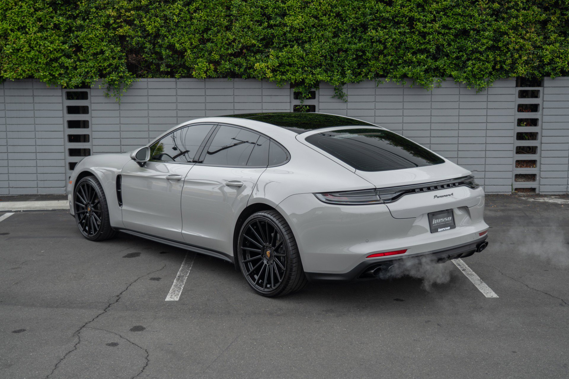 Used 2023 Porsche Panamera 4 Platinum Edition image 23
