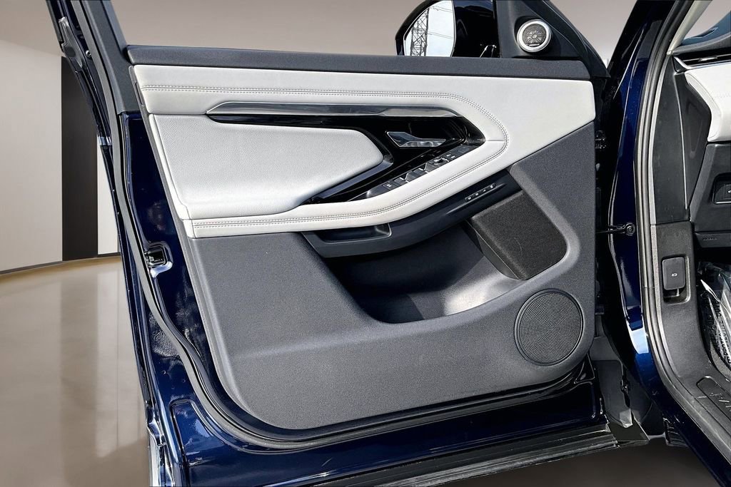 Used 2022 Land Rover Range Rover Evoque SE image 18