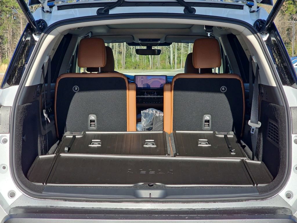 New 2026 Nissan Pathfinder Platinum image 17