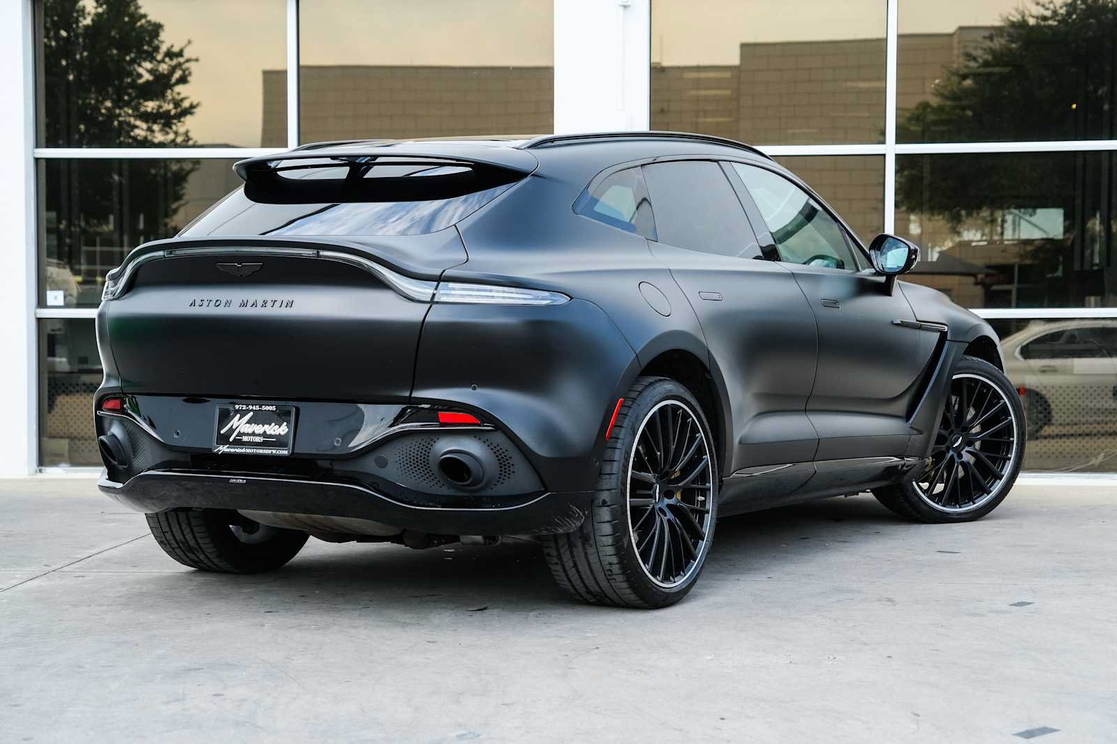 Used 2023 Aston Martin DBX AWD/4WD image 10