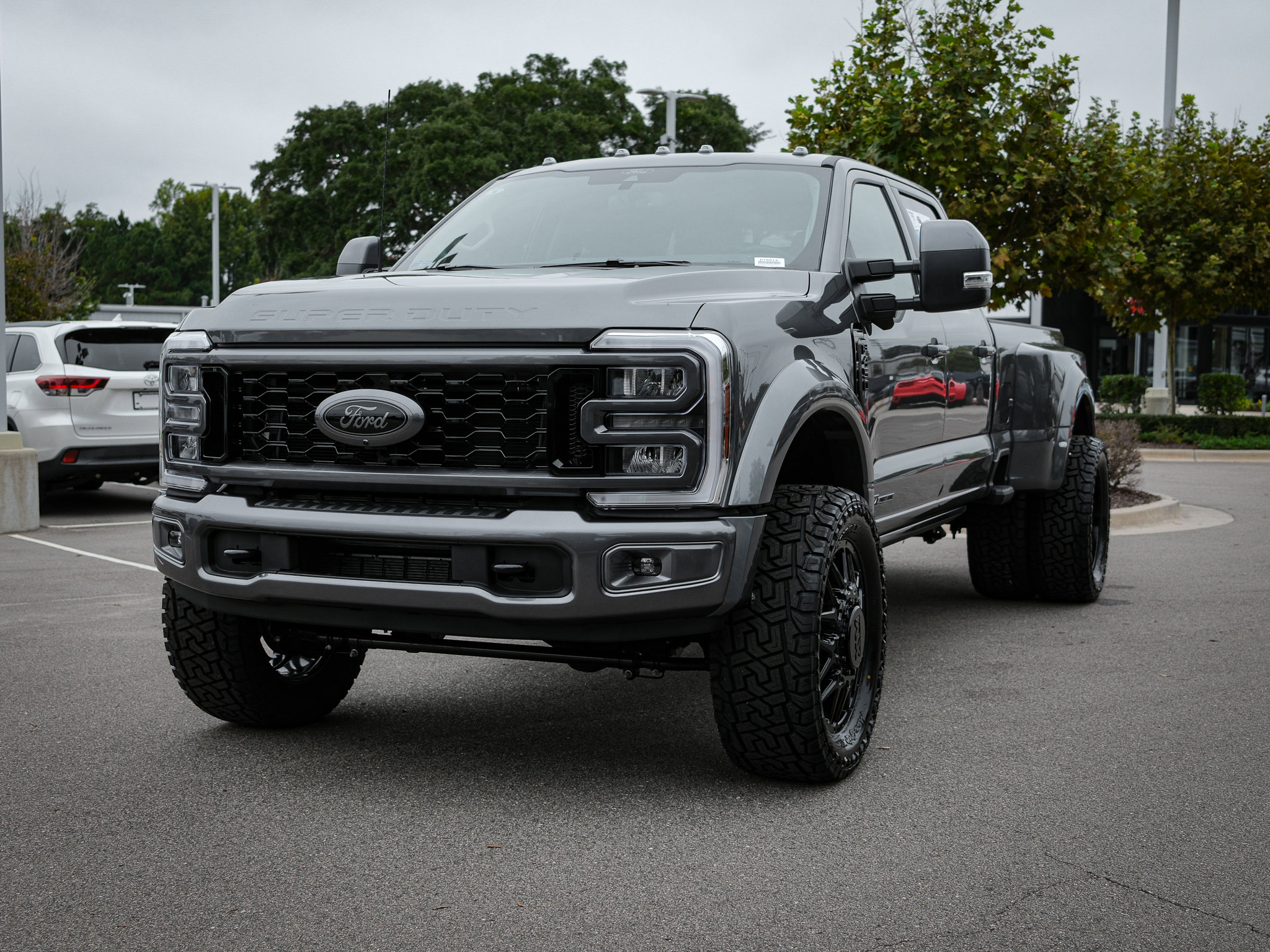 Used 2026 Ford F450 Lariat w/ FX4 Off-Road Package image 5