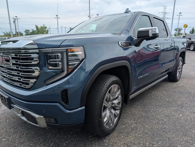 Used 2025 GMC Sierra 1500 Denali w/ Denali Reserve Package AWD/4WD image 4
