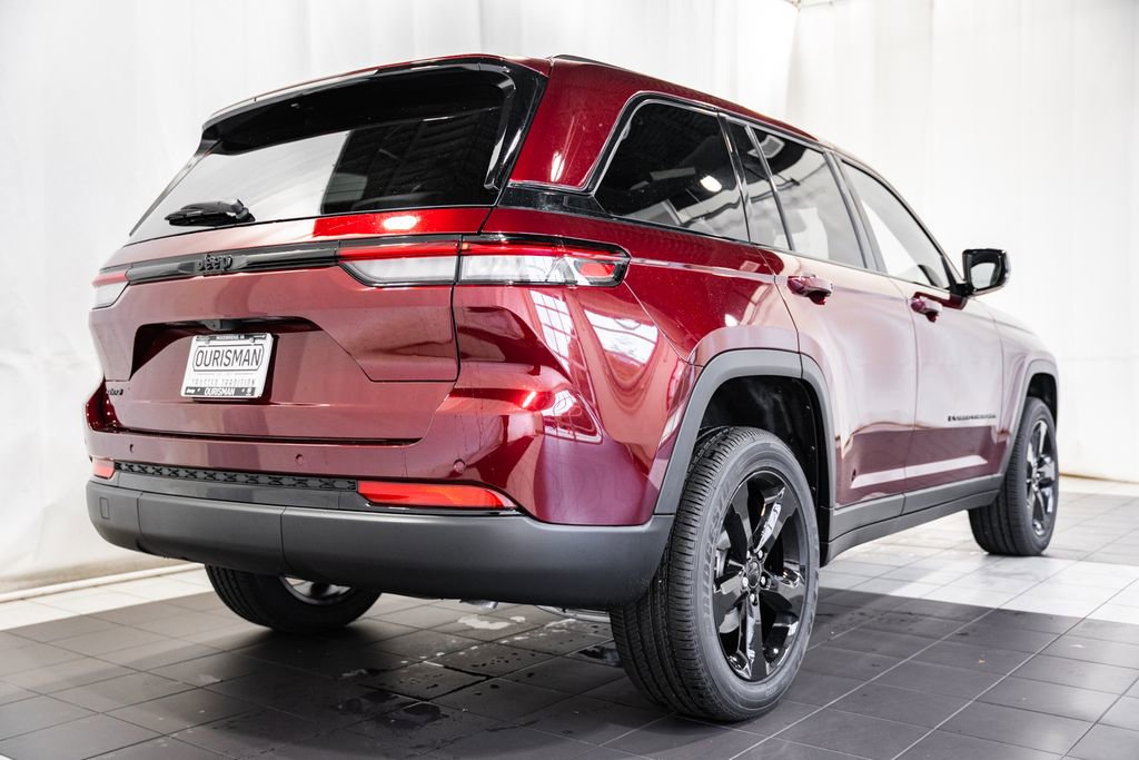 New 2025 Jeep Grand Cherokee Altitude w/ Trailer Tow Package image 4
