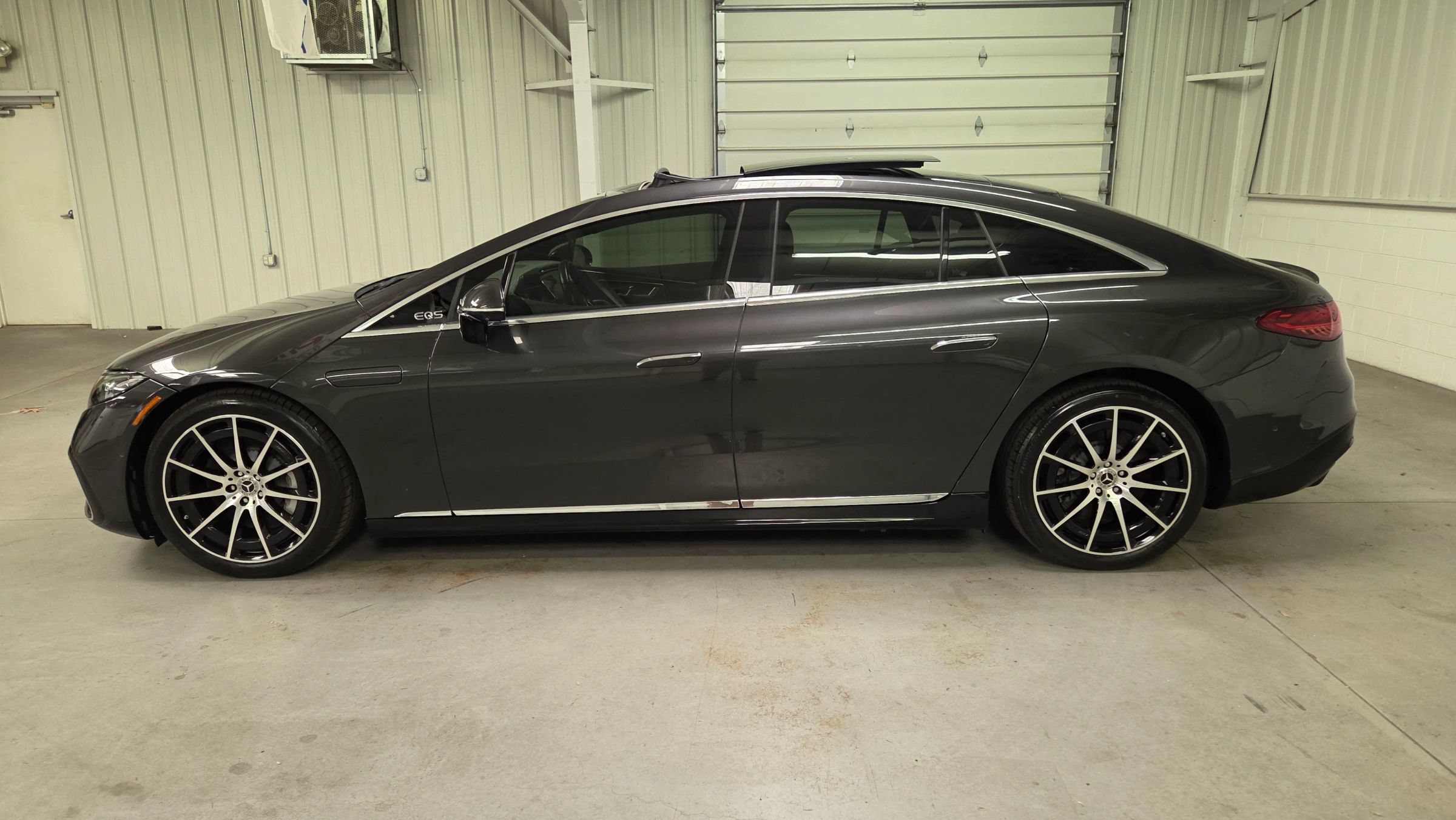 Used 2022 Mercedes-Benz EQS 450+ Sedan image 3