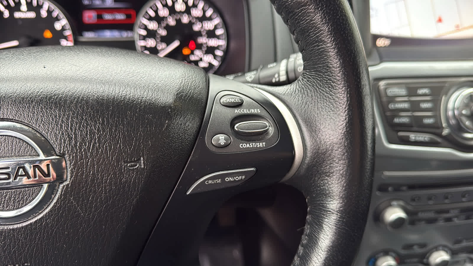 Used 2019 Nissan Pathfinder SL image 27