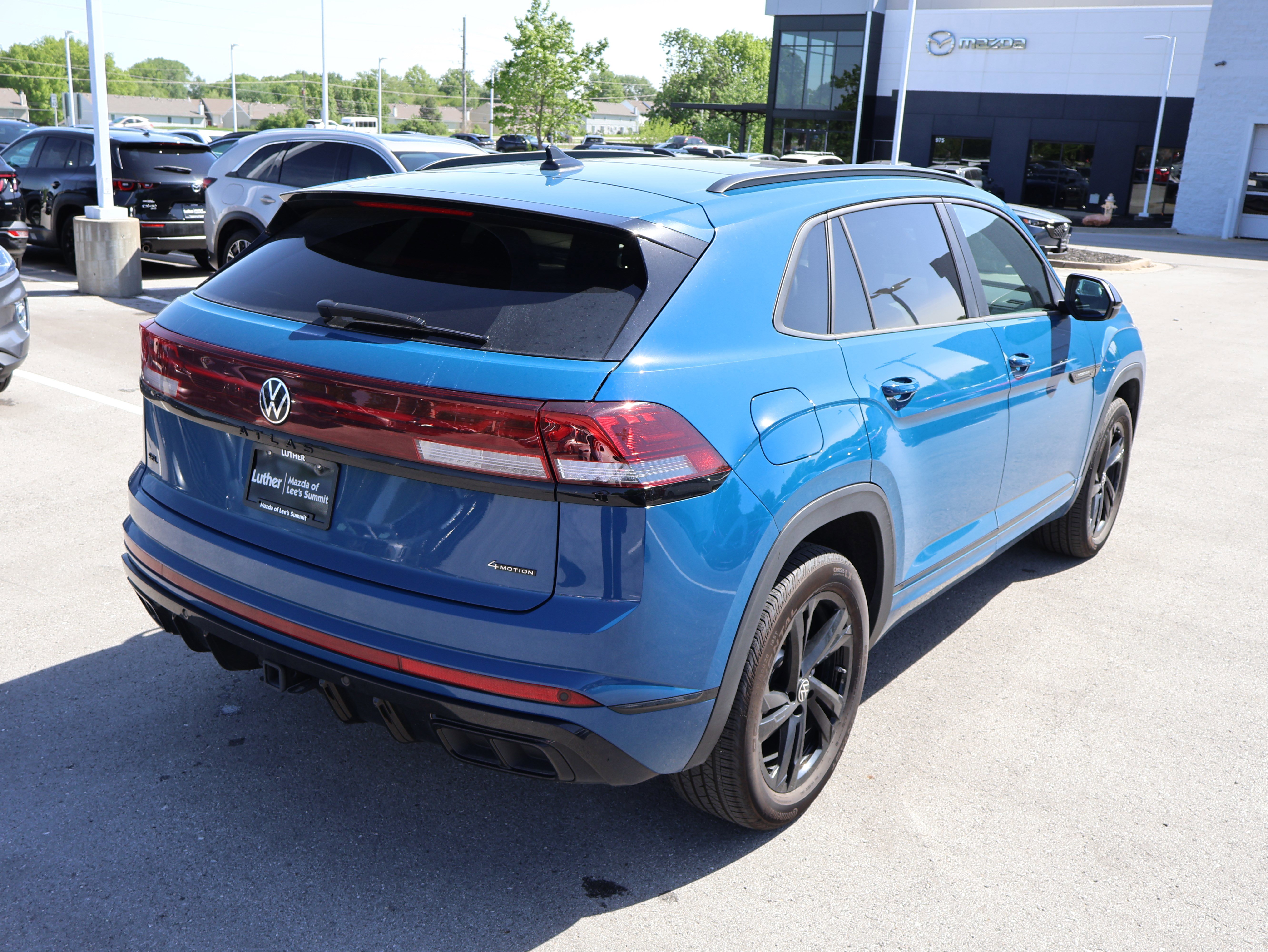 Used 2025 Volkswagen Atlas Cross Sport SEL R-Line AWD/4WD image 14