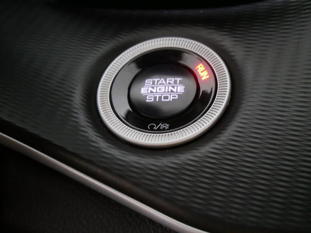 Used 2025 Jeep Grand Cherokee Altitude AWD/4WD image 24
