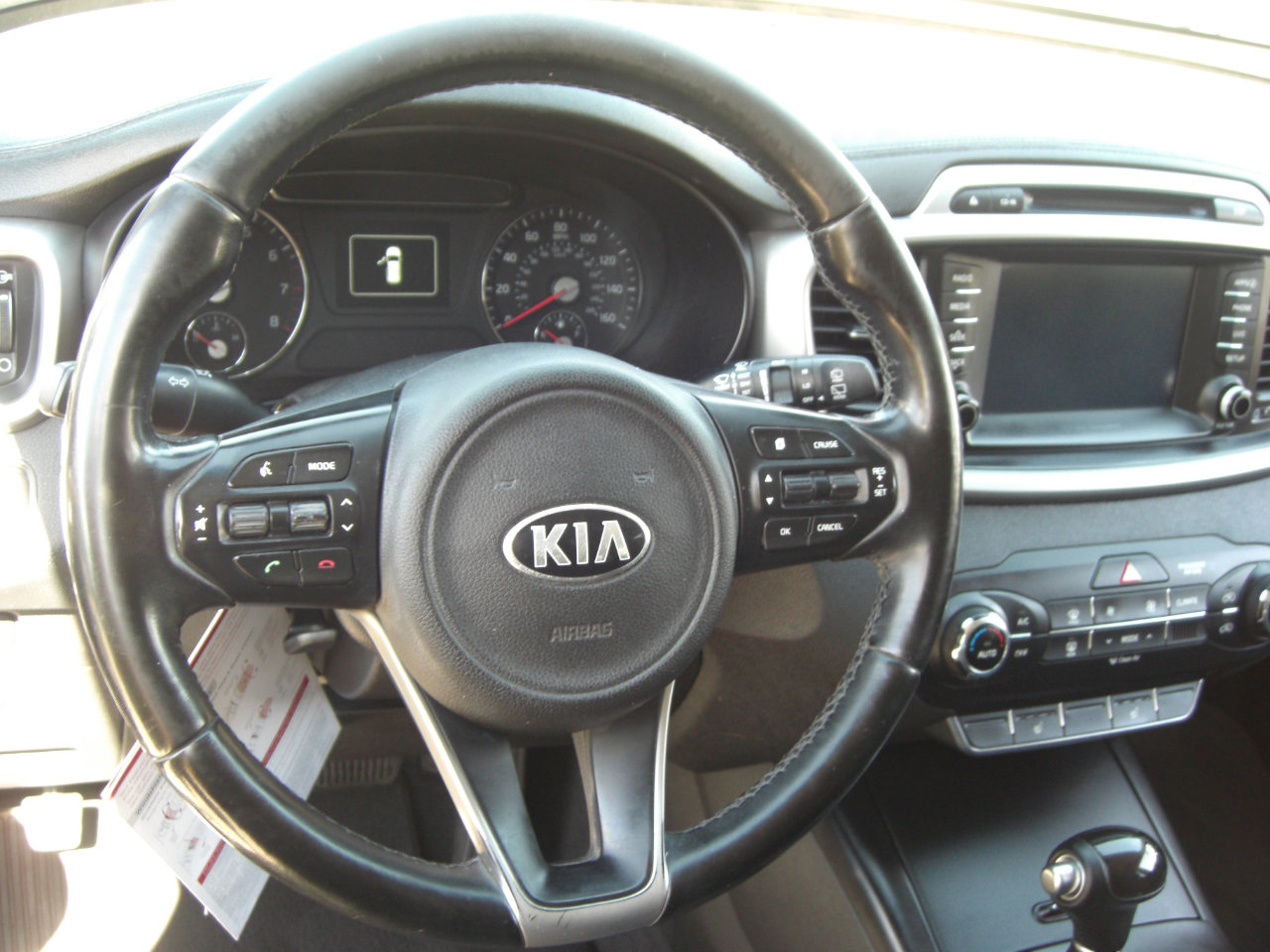 Used 2017 Kia Sorento LX w/ LX Convenience Package image 7