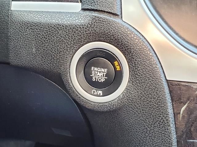 Used 2018 Chrysler 300 Limited image 32