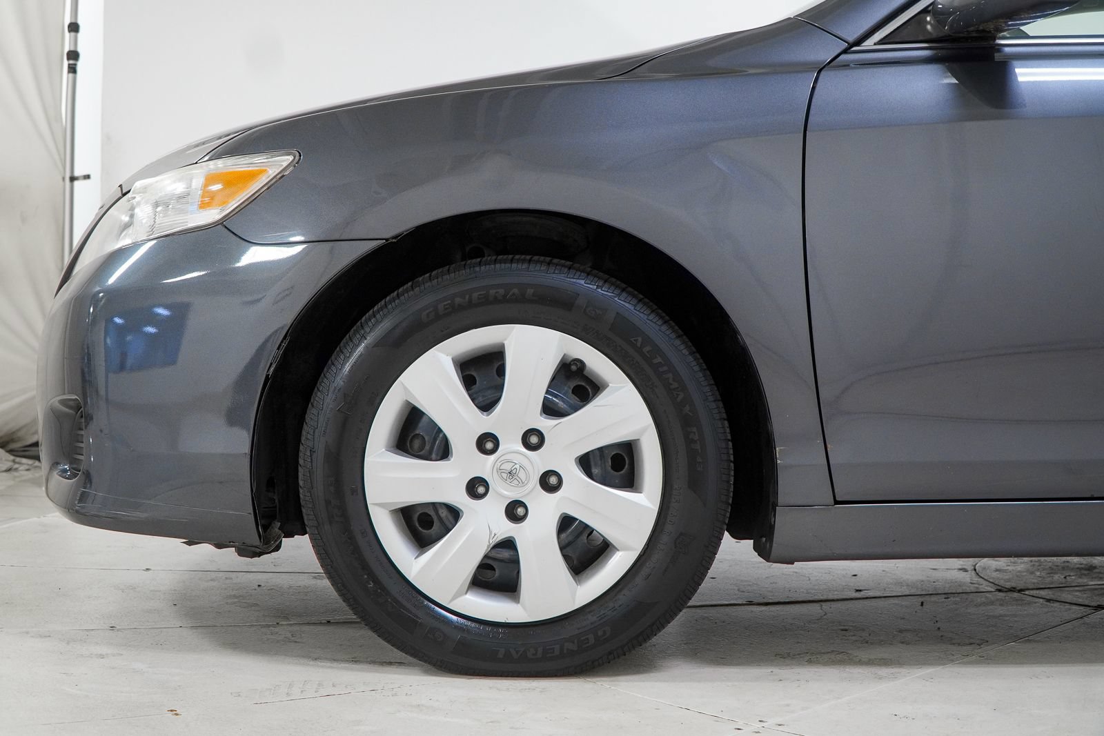 Used 2011 Toyota Camry LE FWD image 17