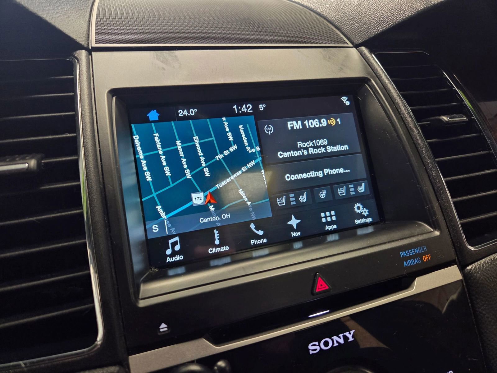 Used 2016 Ford Taurus Limited w/ Equipment Group 301A image 30